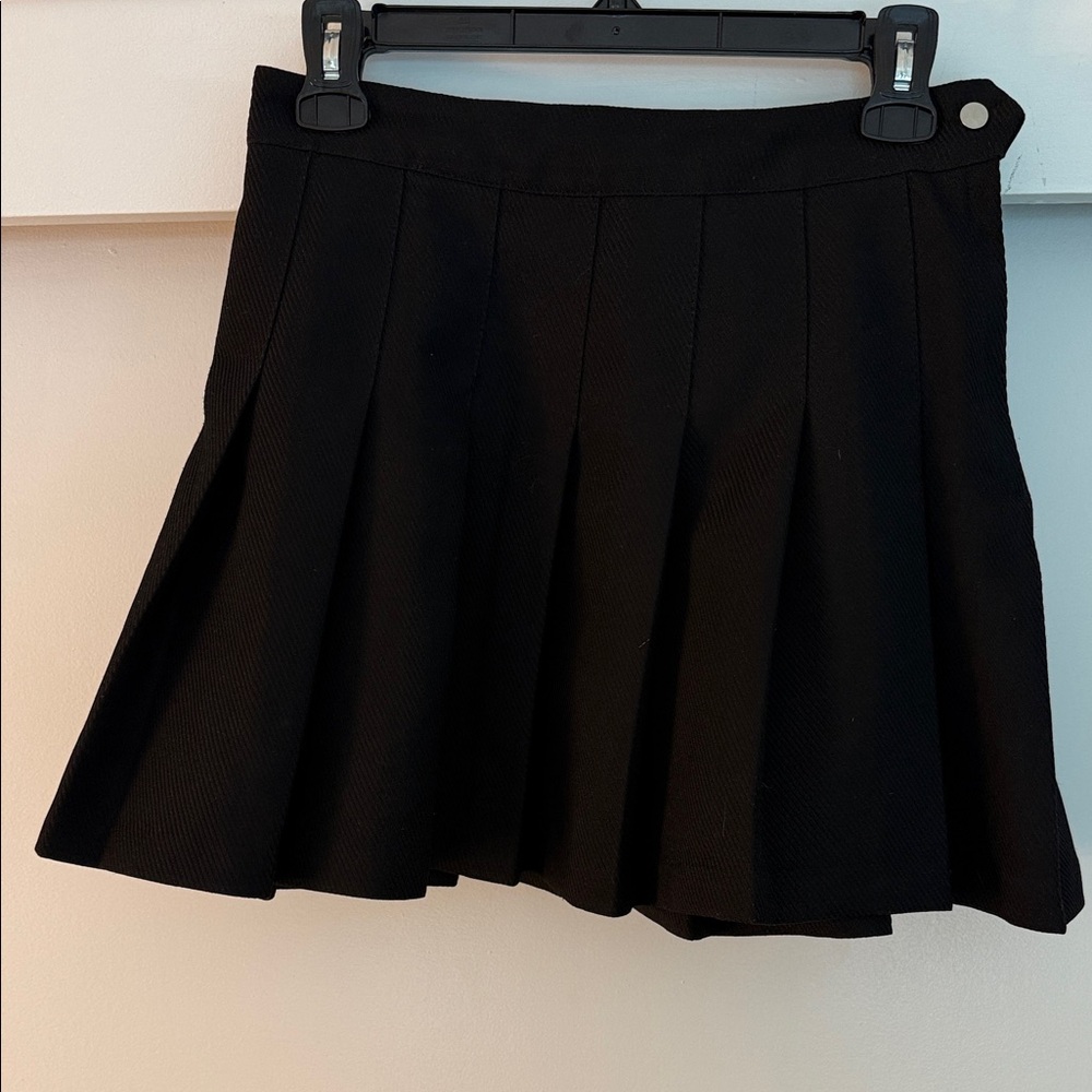 NWOT H&M Pleated Black Mini Skirt